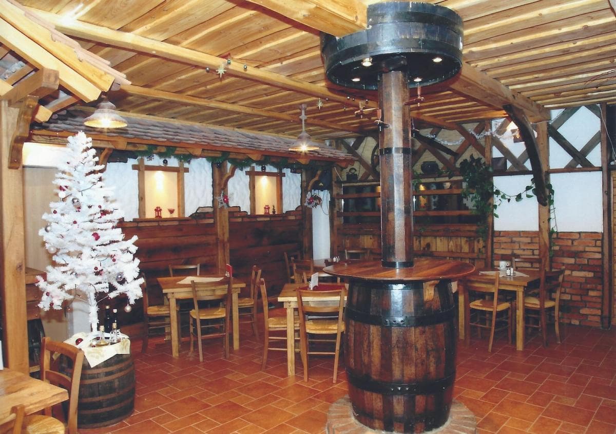 pivnica notranjost - prostor za kosila in malice